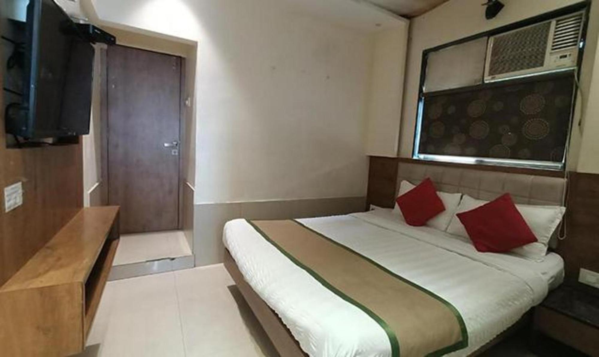 Fabhotel Regal Inn Mumbai Exterior photo